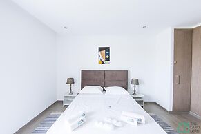 Brand new Spacious 1bd apt With City View