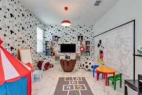 Champions Gate 6 Bedroom Villa by RedAwning