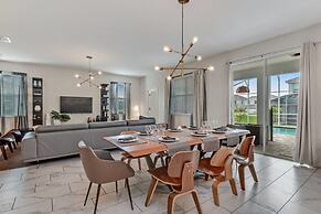 Champions Gate 6 Bedroom Villa by RedAwning