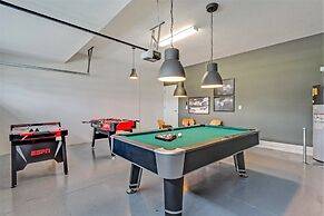 Champions Gate 6 Bedroom Villa by RedAwning