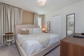 Champions Gate 6 Bedroom Villa by RedAwning