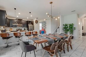 Champions Gate 6 Bedroom Villa by RedAwning