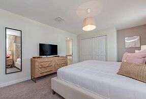 Champions Gate 6 Bedroom Villa by RedAwning