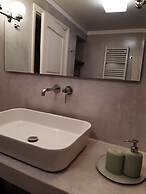 The Elegant Summer House