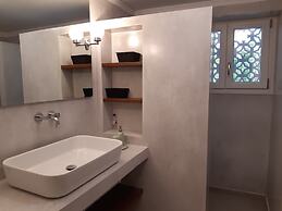 The Elegant Summer House