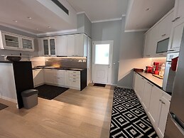 The Elegant Summer House