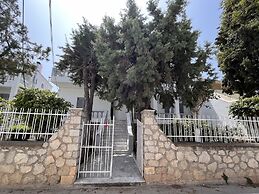 The Elegant Summer House