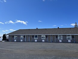 Earlton Motel