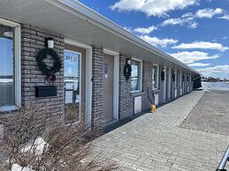 Earlton Motel