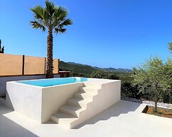 Rustic Hill Private Pool Suites