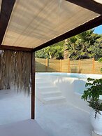 Rustic Hill Private Pool Suites