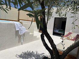 Rustic Hill Private Pool Suites