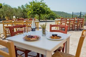 Rustic Hill Private Pool Suites