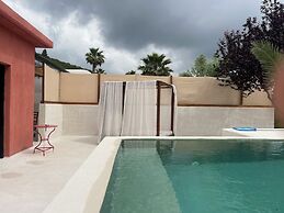 Rustic Hill Private Pool Suites