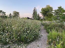 Dazzling Home Next to Beach & Go Station