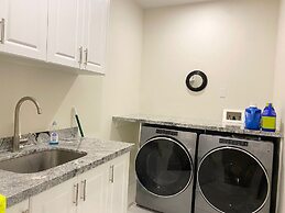 Dazzling Home Next to Beach & Go Station