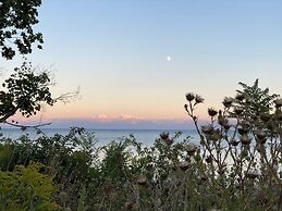 Dazzling Home Next to Beach & Go Station