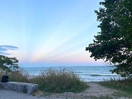 Dazzling Home Next to Beach & Go Station