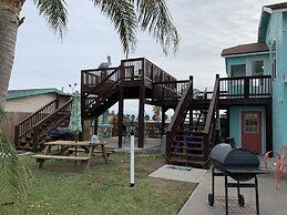 Candlelight Cottages by the Beach