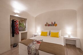 White Orchid Cave House & Studio