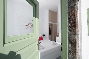 White Orchid Cave House & Studio