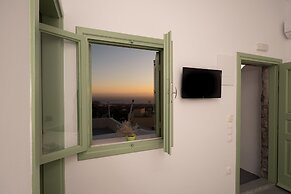 White Orchid Cave House & Studio