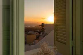 White Orchid Cave House & Studio