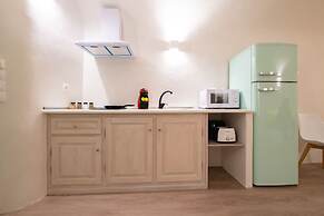 White Orchid Cave House & Studio