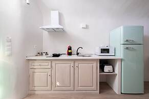 White Orchid Cave House & Studio