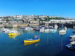 Captivating 5-bed House in Porthleven