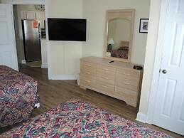 507m 1 Bedroom Condo by RedAwning