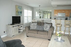 2503m 1 Bedroom Condo by RedAwning