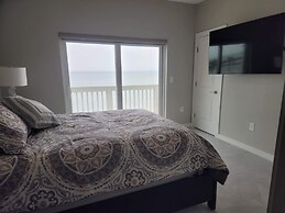 Bungalow Tarvana #2 3 Bedroom Home by RedAwning