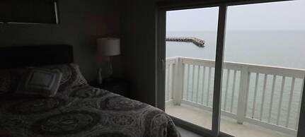 Bungalow Tarvana #2 3 Bedroom Home by RedAwning