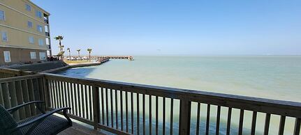 Bungalow Tarvana #2 3 Bedroom Home by RedAwning