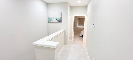 Bungalow Tarvana #2 3 Bedroom Home by RedAwning