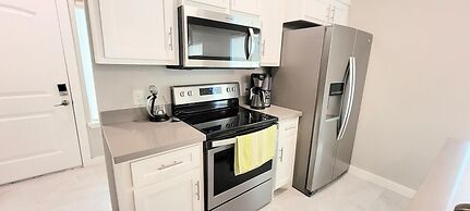 Bungalow Tarvana #2 3 Bedroom Home by RedAwning