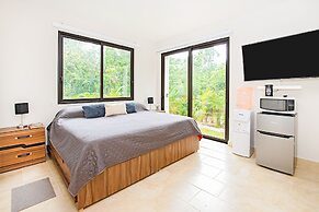 Private Garden Condo by Concierge4u