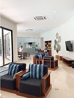 Private Garden Condo by Concierge4u