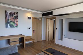 Şehrar Suit Hotel