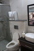 Manuni Inn - Riverside Hotel