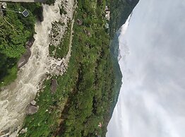 Manuni Inn - Riverside Hotel