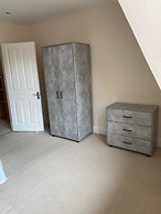 Monthly, Short, Stays 2-bed Apartment in Reading