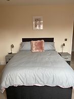 Monthly, Short, Stays 2-bed Apartment in Reading