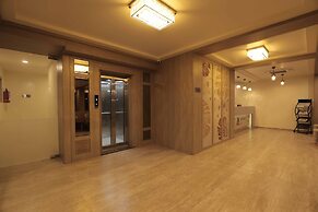 Pride Biznotel Gir Sasan