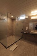 Pride Biznotel Gir Sasan