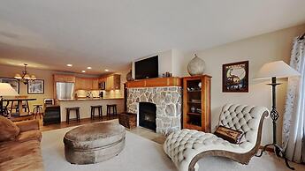 Boutique Complex Steps Away from Mammoth! Hike, Mountain Bike, Free Wi