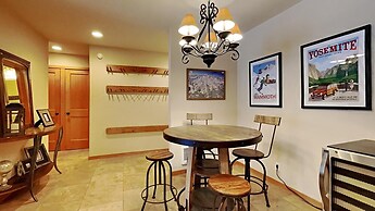 Boutique Complex Steps Away from Mammoth! Hike, Mountain Bike, Free Wi