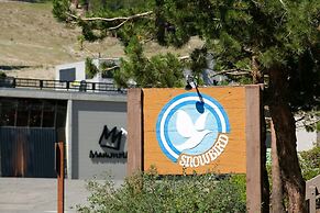 Boutique Complex Steps Away from Mammoth! Hike, Mountain Bike, Free Wi