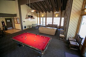 Boutique Complex Steps Away from Mammoth! Hike, Mountain Bike, Free Wi